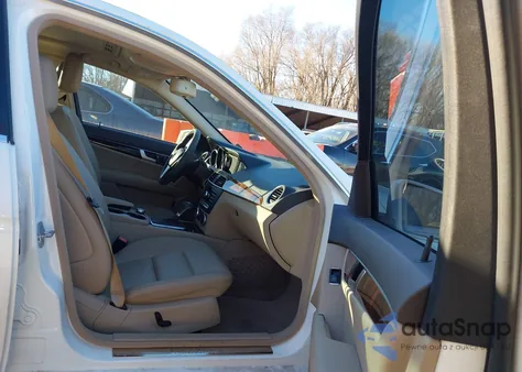 2013 Mercedes-Benz C 300 Sport 4Matic z USA, uszkodzony, nr VIN WDDGF8AB5DR241653